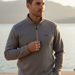Oakley men’s Gray Lightweight Quarter-Zip Golf Jacket,L